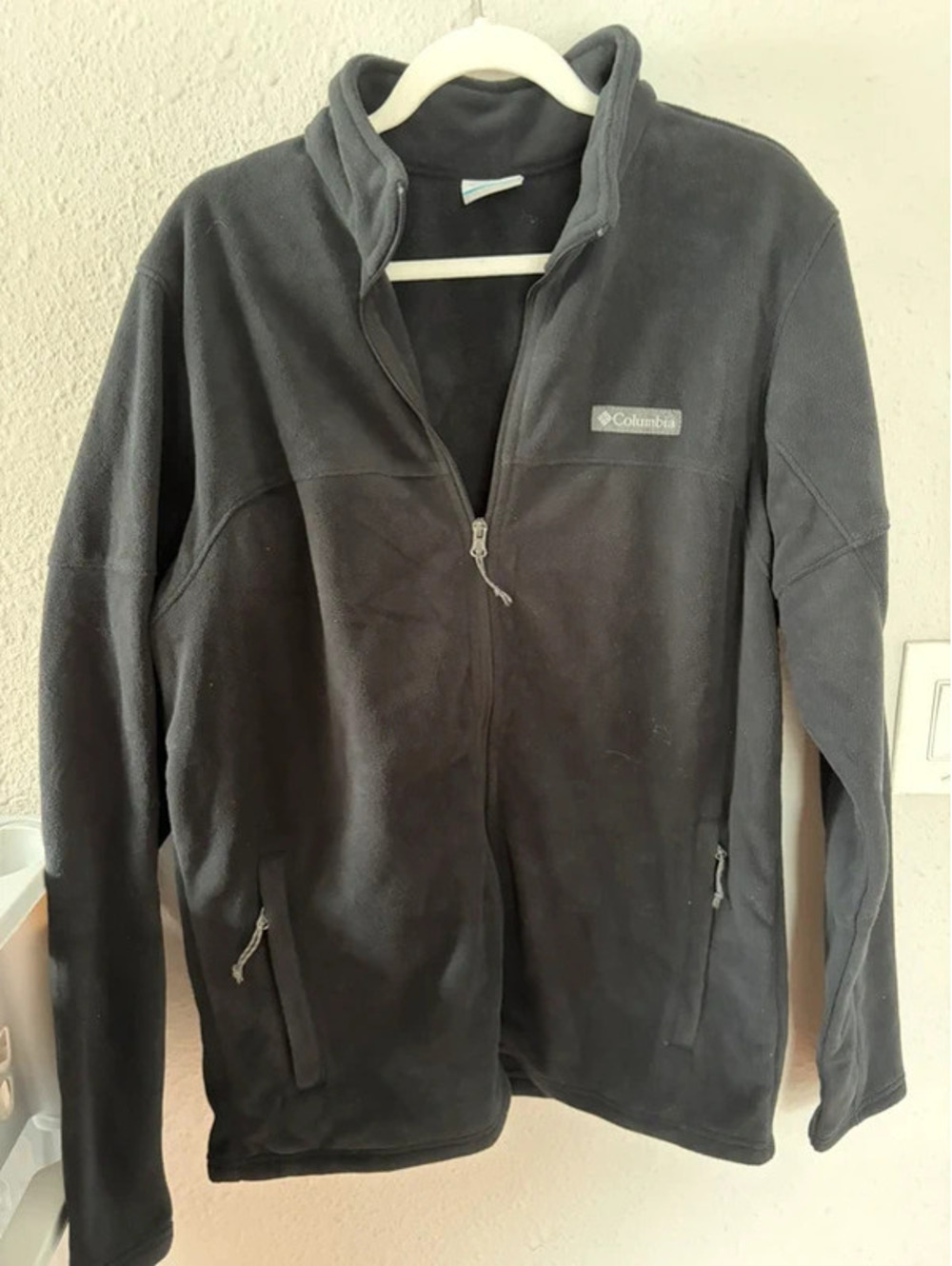 Men's Columbia black fleece full zip size L. Fleece feels brand new, so soft